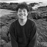 Soy un universitario en el último año de historia y ciencia de la música, con vocación por ofrecer apoyo en cualquier materia.